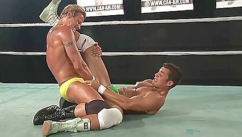 Sexy blonde girl is ready for a hot jackpotual