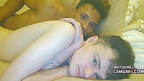 Make and loupanen of a chick