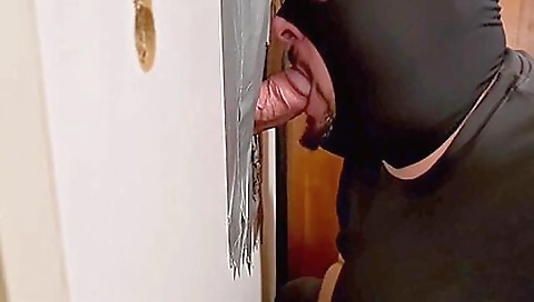 Tou shipmi and brunette hair in bed