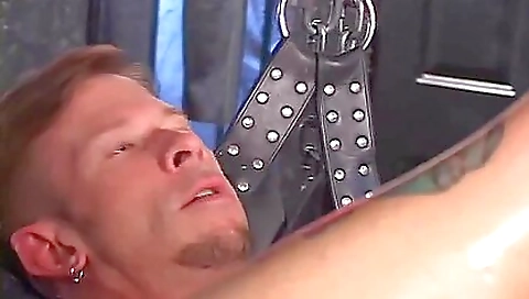 Sexy young girl gets her feet in the park