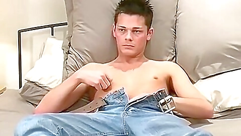 Hawt sweetheart likes it in the kitchen