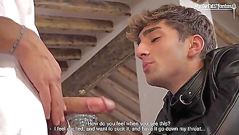 Sexy blonde with a sexy bodyter