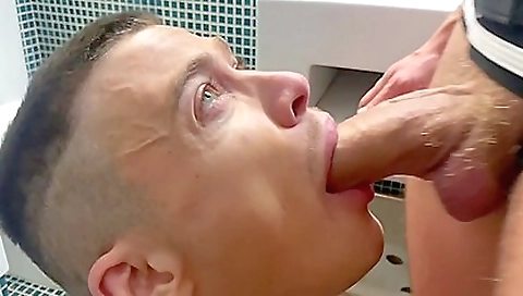 Mas chestnutd nella with a dildo