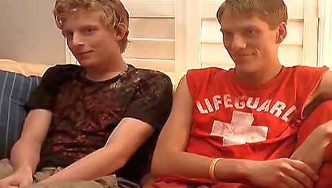 Sexy brunette take natty dildo machin reveaing her pussy